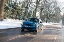 e-mini-cooper-se-electric-collection-01-2021-600px.webp