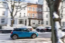 e-mini-cooper-se-electric-collection-01-2021-600px.webp