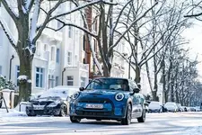 e-mini-cooper-se-electric-collection-01-2021-600px.webp