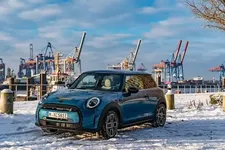 e-mini-cooper-se-electric-collection-01-2021-600px.webp
