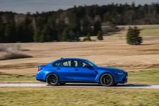 -sedan-frozen-portimao-blue-metallic-03-2021-600px.webp