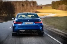 -sedan-frozen-portimao-blue-metallic-03-2021-600px.webp