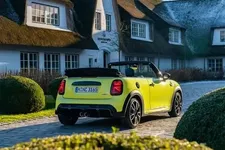 e-mini-john-cooper-works-convertible-02-2021-600px.webp