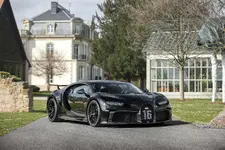 bugatti-chiron-pur-sport-300-milestone-car-3.webp