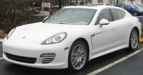 1280px-2010_Porsche_Panamera_4S_1_--_03-14-2010.webp