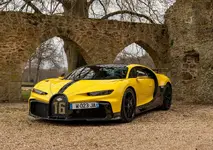 bugatti-chiron-sport-chiron-pur-sport-drive-event-paris-2.webp