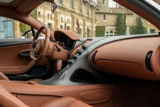 bugatti-chiron-sport-chiron-pur-sport-drive-event-paris-24.webp