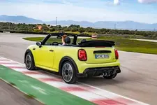 e-mini-john-cooper-works-convertible-04-2021-600px.webp