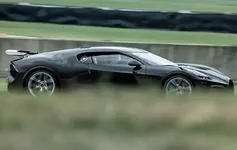 bugatti noire.webp