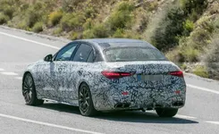 mercedes-amg-c-63-prototipo-camuflaje-fotos-espia-202179046-1624382607_17.webp
