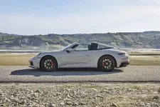 2022-Porsche-911-GTS-10.webp