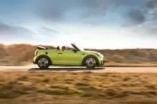 P90419499-the-new-mini-convertible-329px.webp