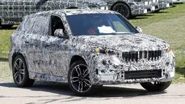 2022-bmw-x1-new-spy-photo-front 3.webp