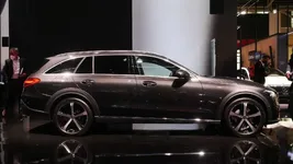 live-photos-of-mercedes-c-220-d-4matic-all-terrain-from-iaa-2021 (1).webp