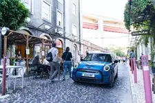 P90441652-mini-cooper-se-in-lisbon-11-2021-600px.webp
