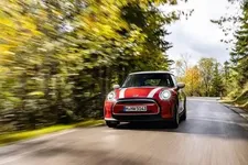 P90442321-mini-cooper-10-2021-600px.webp