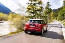 P90442323-mini-cooper-10-2021-600px.webp