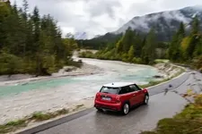 P90442325-mini-cooper-10-2021-600px.webp