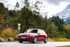 P90442329-mini-cooper-10-2021-600px.webp