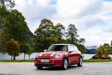 P90442332-mini-cooper-10-2021-600px.webp