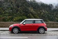 P90442343-mini-cooper-10-2021-600px.webp