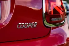 P90442345-mini-cooper-10-2021-600px.webp