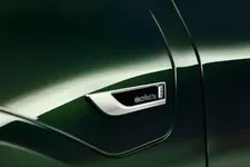P90449285-bmw-x2-edition-goldplay-01-2022-600px.webp