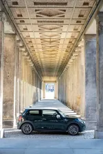 0811-mini-cooper-se-resolute-edition-02-2022-600px.webp