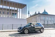 0828-mini-cooper-se-resolute-edition-02-2022-600px.webp
