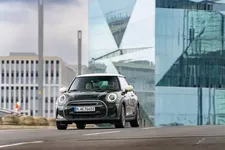 0829-mini-cooper-se-resolute-edition-02-2022-600px.webp