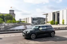 0870-mini-cooper-se-resolute-edition-02-2022-600px.webp