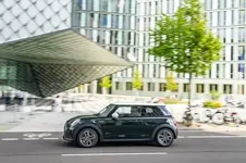 0874-mini-cooper-se-resolute-edition-02-2022-600px.webp