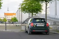 0876-mini-cooper-se-resolute-edition-02-2022-600px.webp