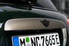 0890-mini-cooper-se-resolute-edition-02-2022-600px.webp