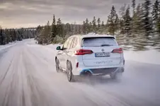 3417-bmw-ix5-hydrogen-winter-testing-02-2022-600px.webp