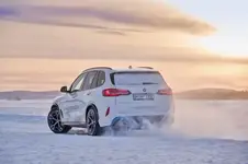 3460-bmw-ix5-hydrogen-winter-testing-02-2022-600px.webp