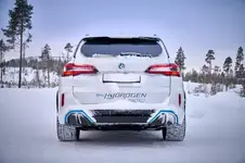 3462-bmw-ix5-hydrogen-winter-testing-02-2022-600px.webp