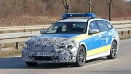 s-touring-facelift-police-car-spy-photos-front-end.webp