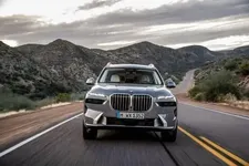 P90457491-the-new-bmw-x7-xdrive40i-04-2022-600px.jpg