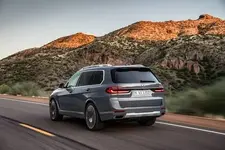 P90457510-the-new-bmw-x7-xdrive40i-04-2022-600px.webp