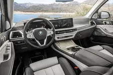 P90457544-the-new-bmw-x7-xdrive40i-04-2022-600px.webp