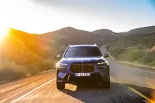 P90457422-the-new-bmw-x7-m60i-xdrive-04-2022-600px.webp