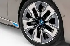 P90458189-the-new-bmw-i7-xdrive60-04-2022-600px.webp