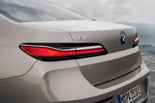 P90458203-the-new-bmw-i7-xdrive60-04-2022-600px.webp
