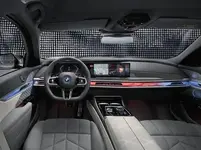 P90458839-the-new-bmw-m760e-xdrive-04-2022-599px.webp