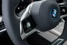 P90458241-the-new-bmw-i7-xdrive60-04-2022-600px.webp