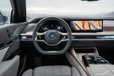 P90458249-the-new-bmw-i7-xdrive60-04-2022-600px.webp