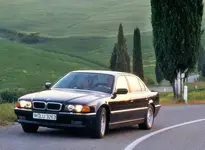 ew-bmw-7-series-previous-generations-04-2022-599px.webp