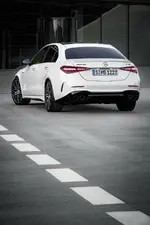 2023-Mercedes-AMG-C43-Sedan-10.webp