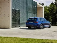 te-blue-metallic-rim-18-styling-848m-05-2022-600px.webp